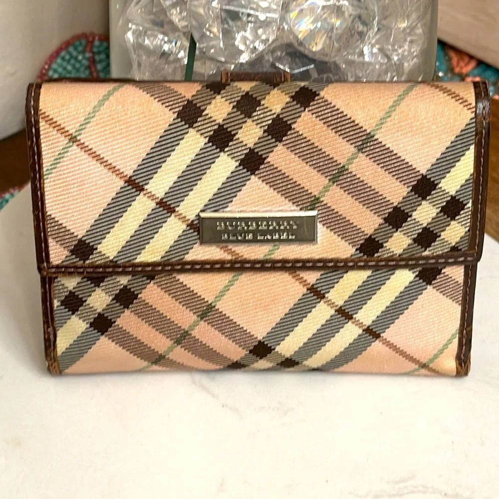 Burberry Bifold wallet Nice clean - Picture 13 of 13